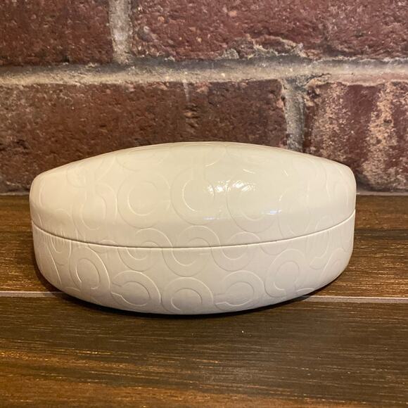 Coach White Ivory Patent Leather Large CC Logo Hard Clam Shell‎ Sunglass Case